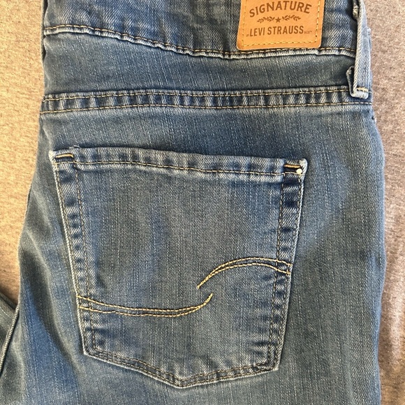 Levi's Classic Blue Jeans - Picture 1 of 5